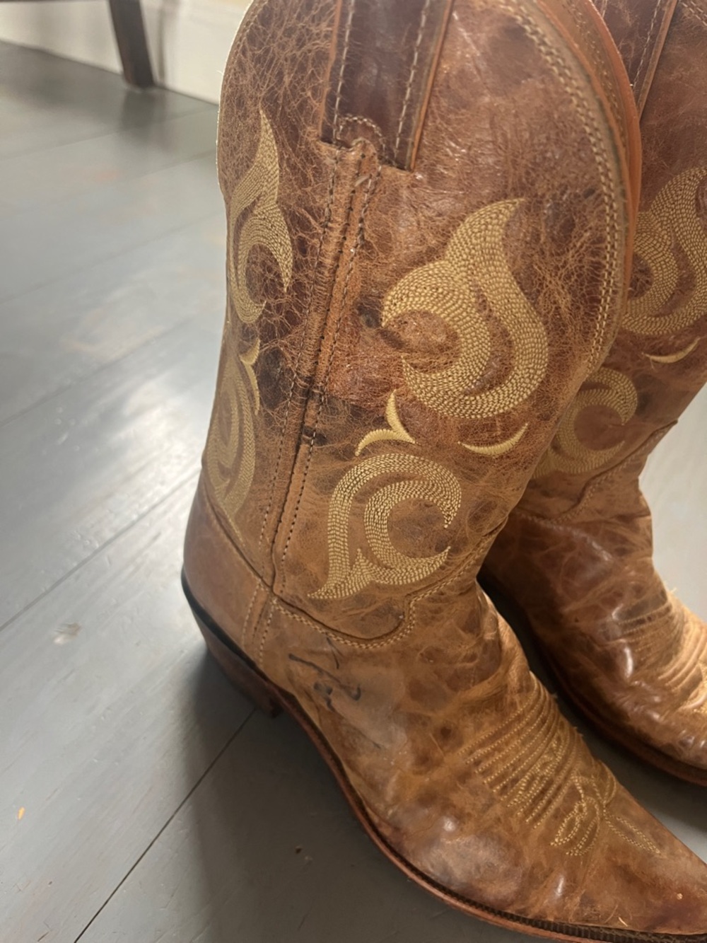 Justin Boots Brown Leather Western Heeled Boots with Cream Stitching - Picture 5 of 10